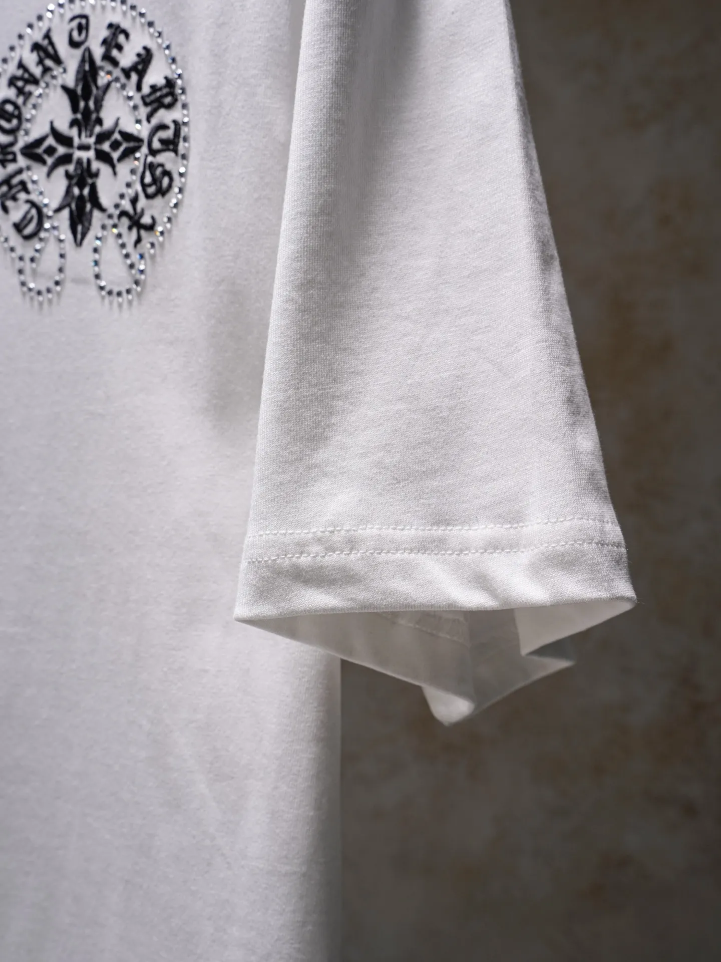 100 Chtome Hearta/ T g， ， 。 Same Style , 。 ， Series， 。 ! ， ， 。 ， ， ， ， ！ ， ，Breathable ， ， ， ， ！ ：Black、White Size：S-XL